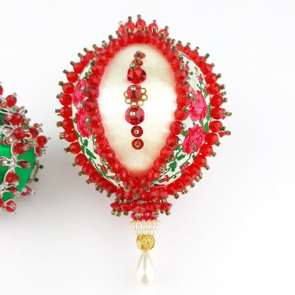 Vintage Satin Beaded Push Pin Christmas Ornaments Red Green Cream Lot Of 2 - Picture 4 of 12